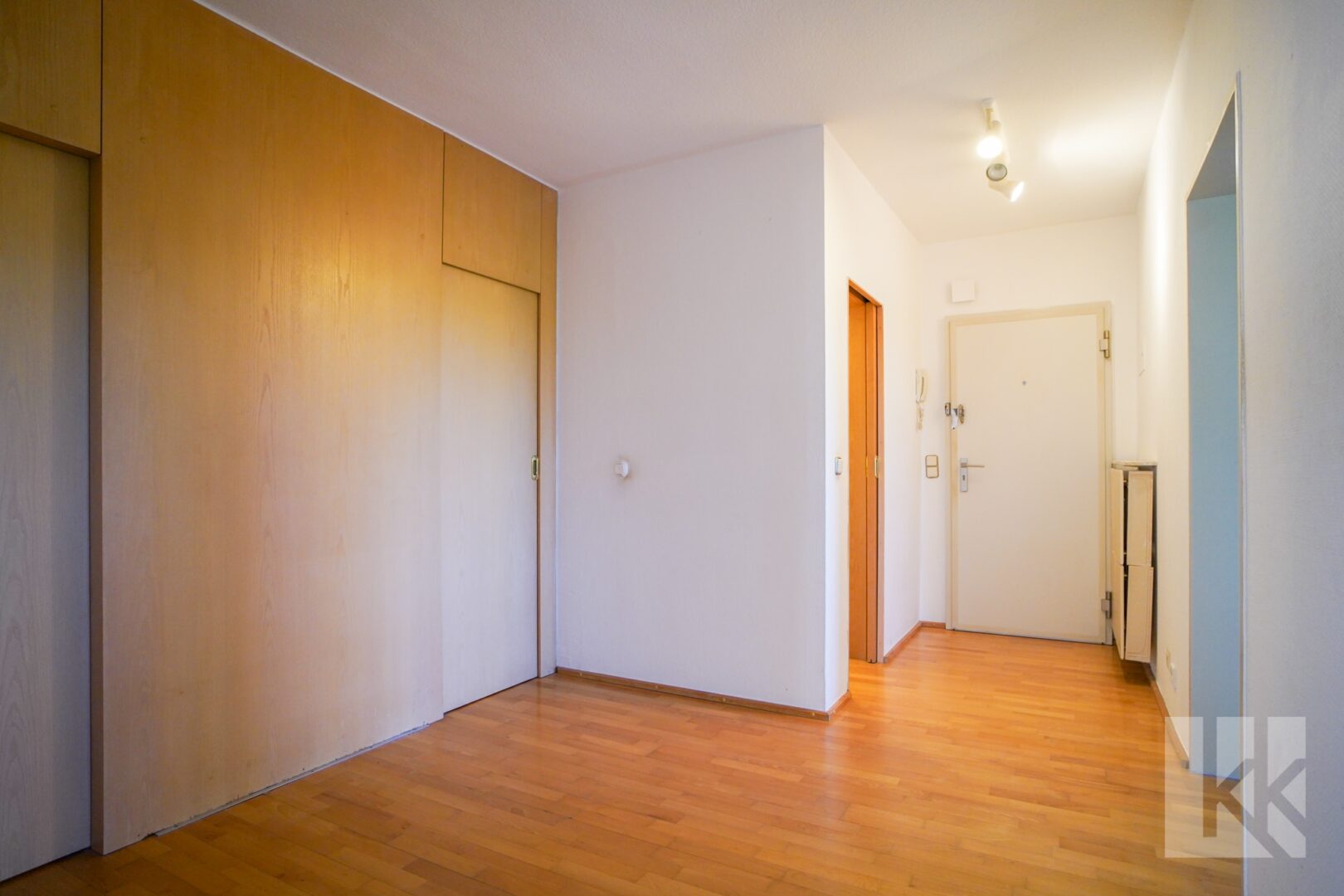 Geräumiger Eingangsbereich mit viel Platz für die Garderobe