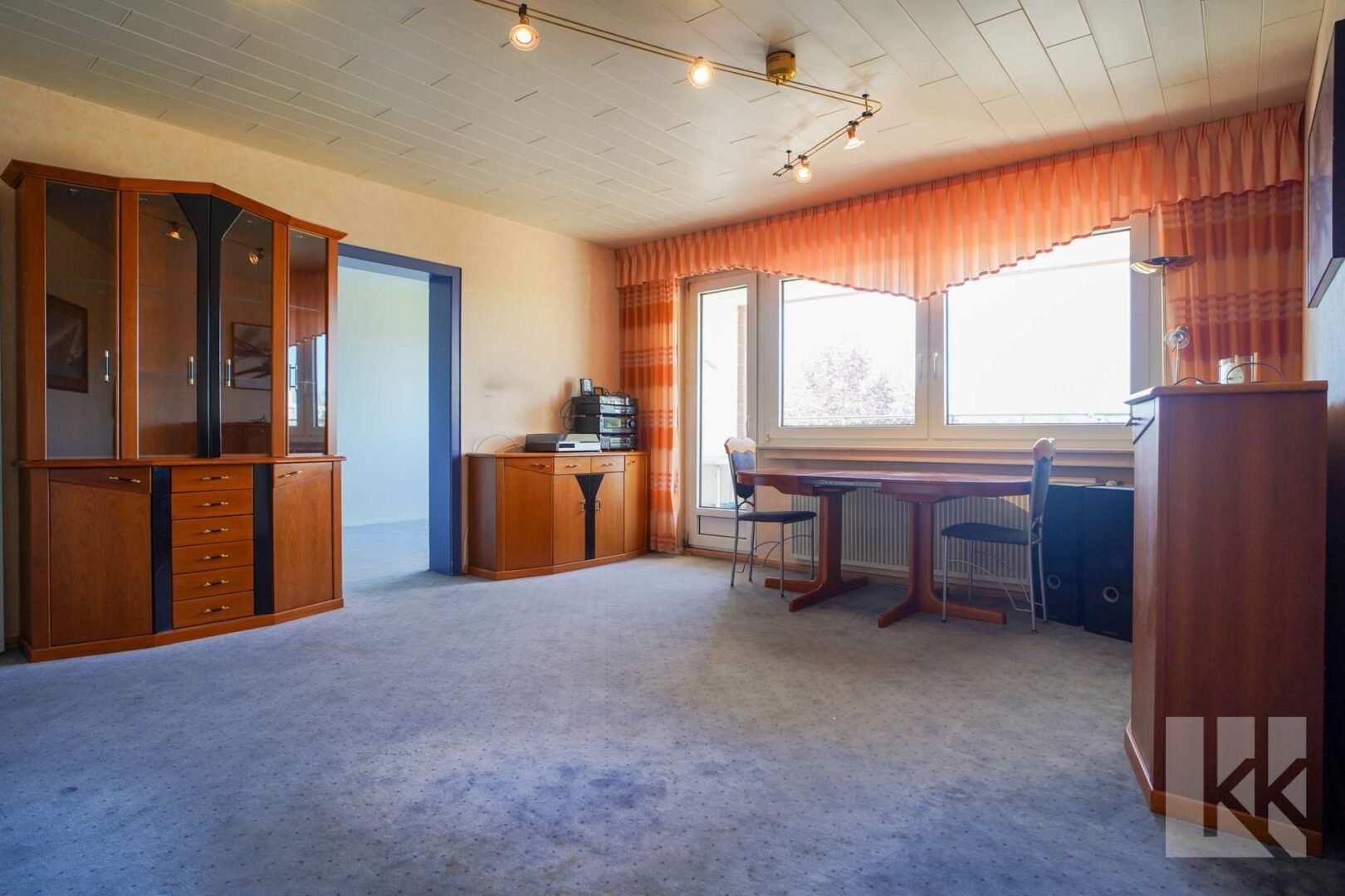 Riesiges, helles Wohnzimmer mit Zugang zum...