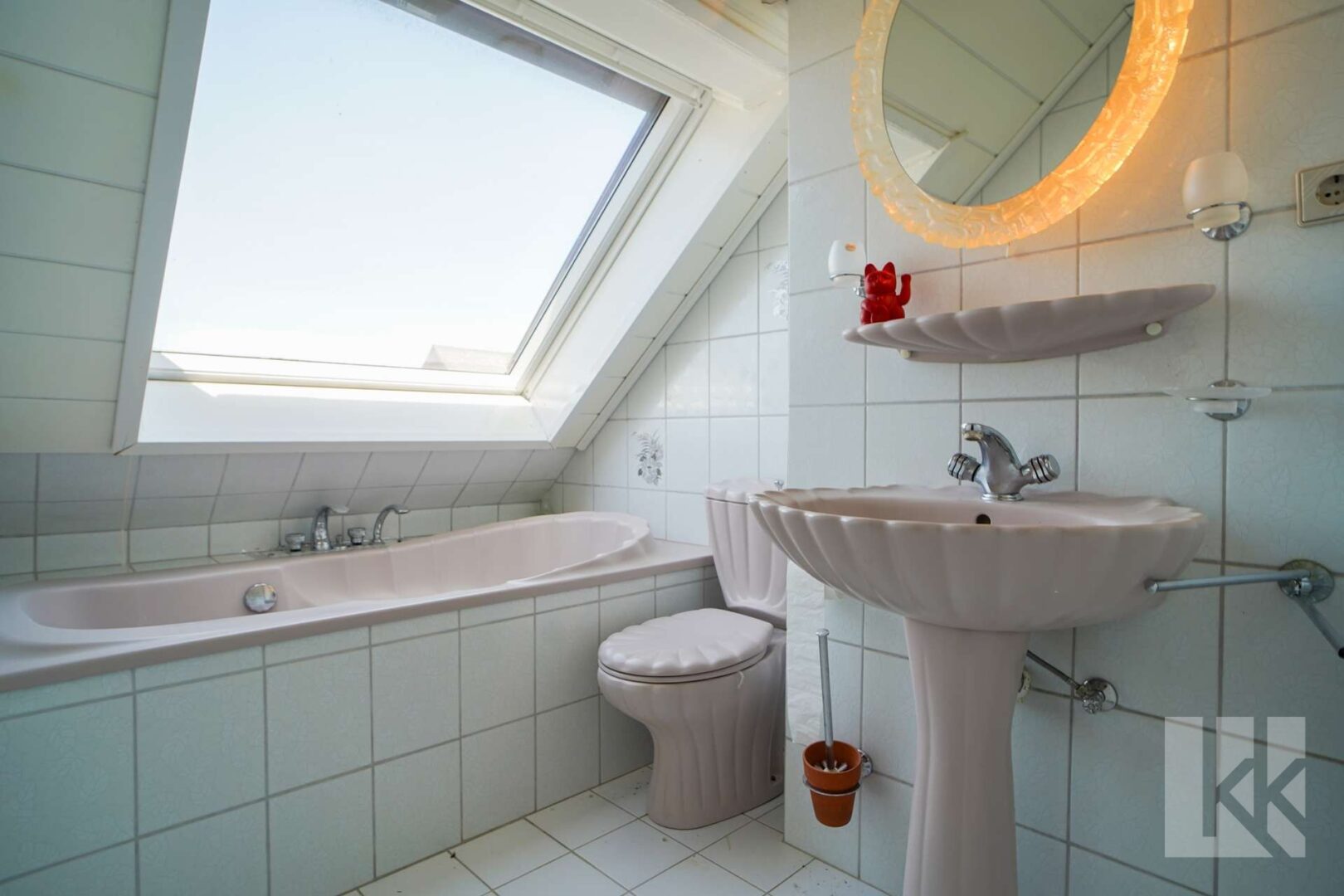 Hier befindet sich ein Badezimmer,...