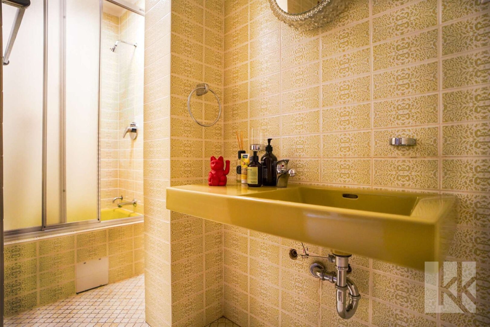 ...Badezimmer, das genügend...