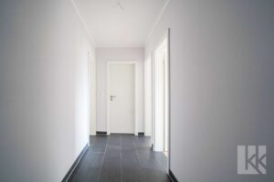 Ein Flur führt in den privaten Bereich