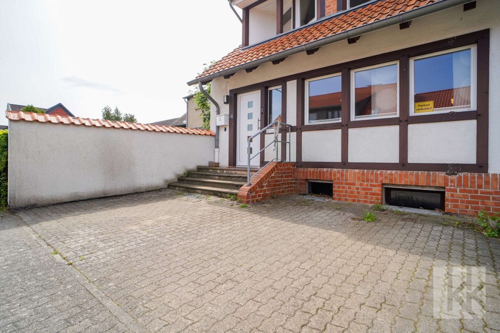 Eine eigene Eingangstür führ in die Wohnung