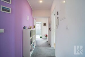 ...führt ein Flur in die privaten Zimmer