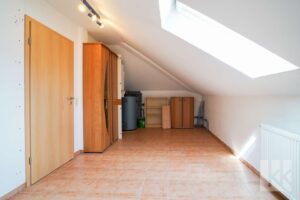 Außerdem auf dieser Etage: Ein Homeoffice oder Ankleidezimmer