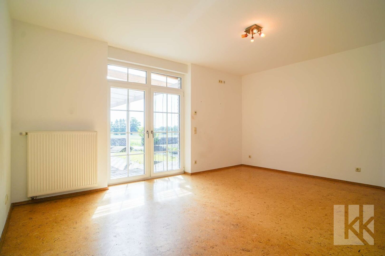 Im privaten Flügel befindet sich ein Zimmer mit Zugang zur Terrasse sowie...