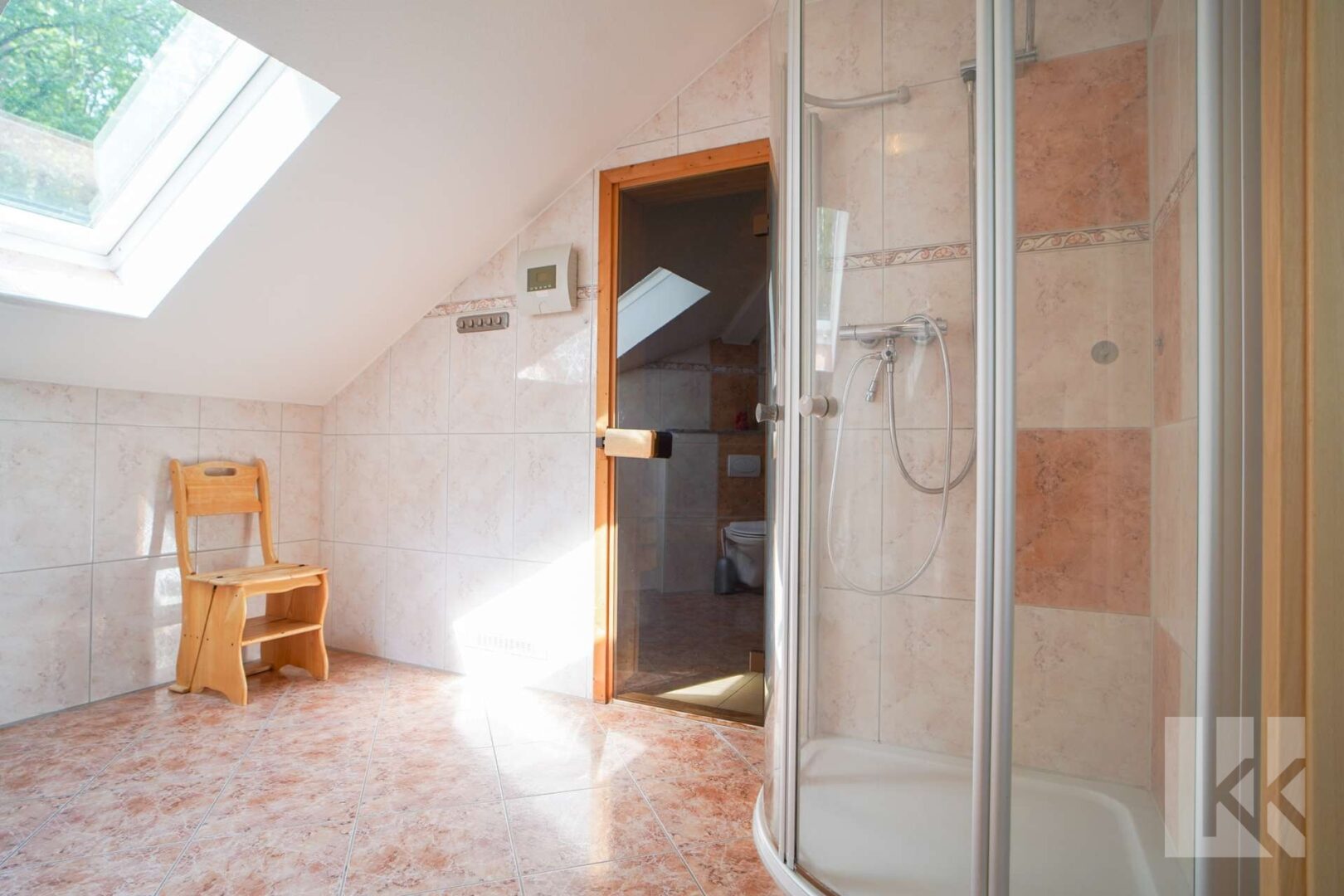 ...zweiter Dusche sowie...