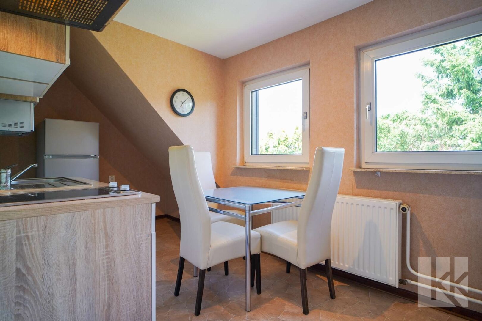 Eine zweite Küche, welche auch als Schlafzimmer genutzt werden könnte