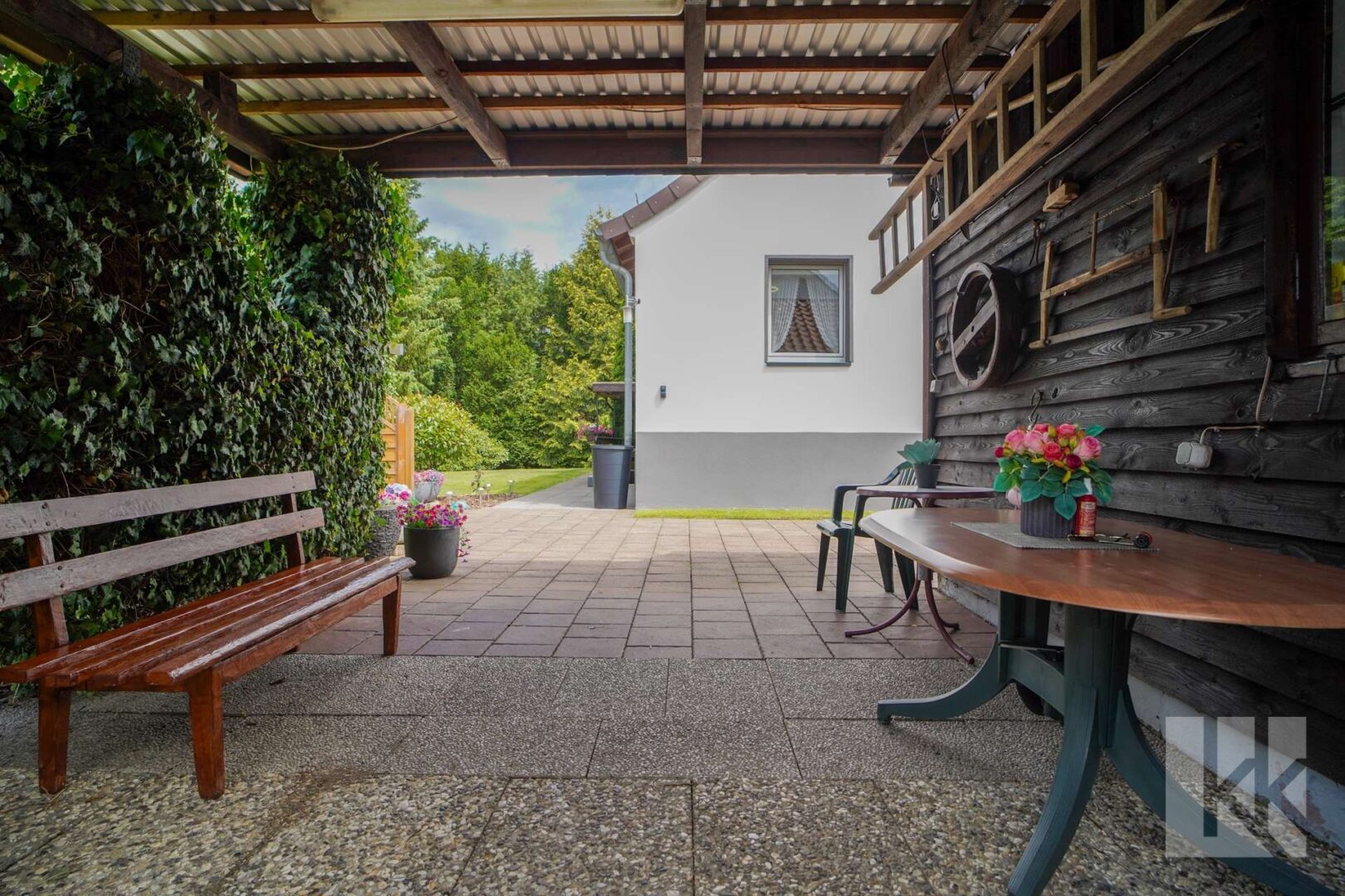 Das Carport als gemütliche Sitzecke