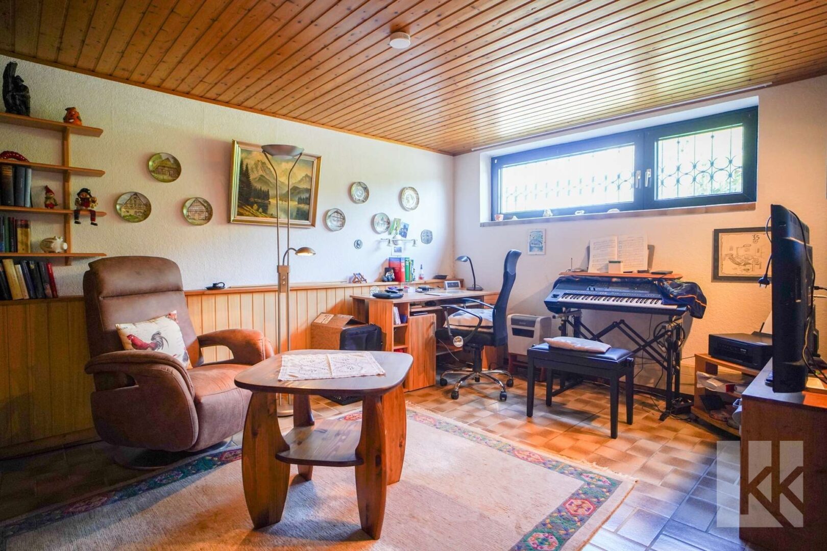 ...ein Arbeits- oder Gästezimmer und...