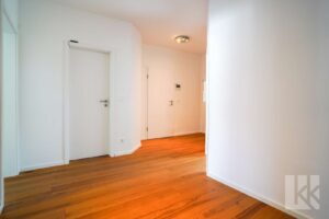 Das großzügiges Entree führt in die Wohnung