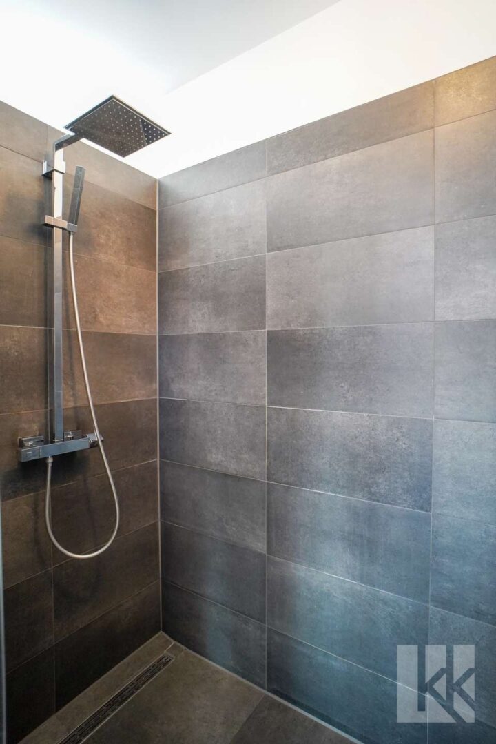 ...großer Walk-In Dusche