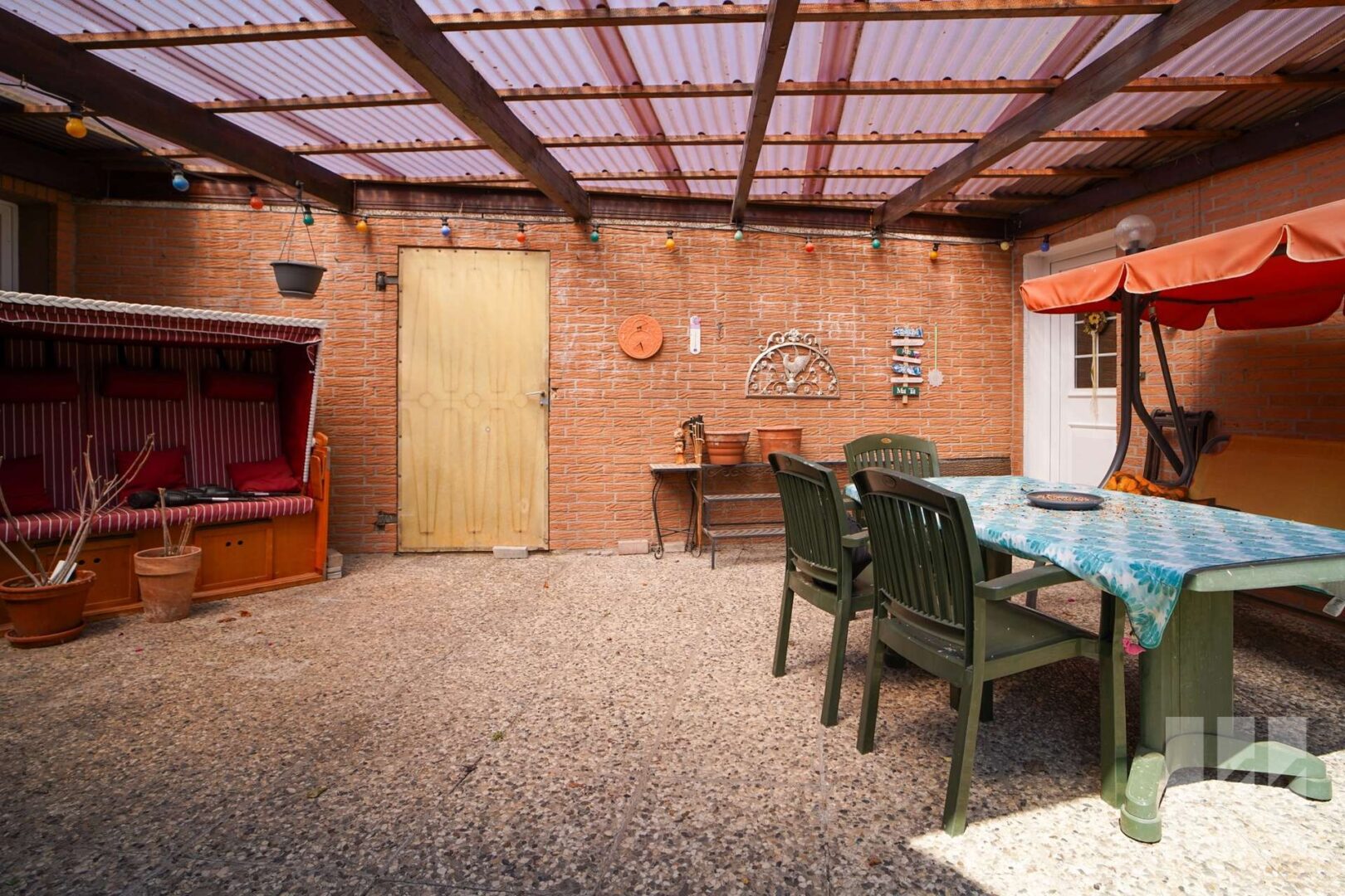Davor: Die überdachte Terrasse