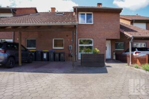 Stellplatz unter dem Carport mit Wallbox