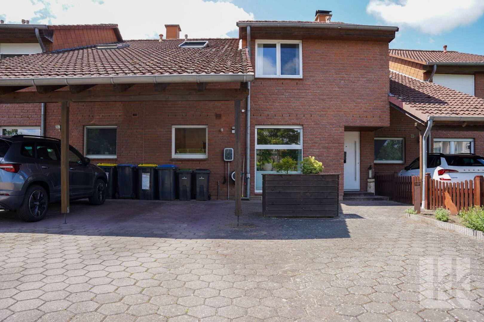 Stellplatz unter dem Carport mit Wallbox