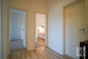 Das Obergeschoss verbindet ein eleganter Flur