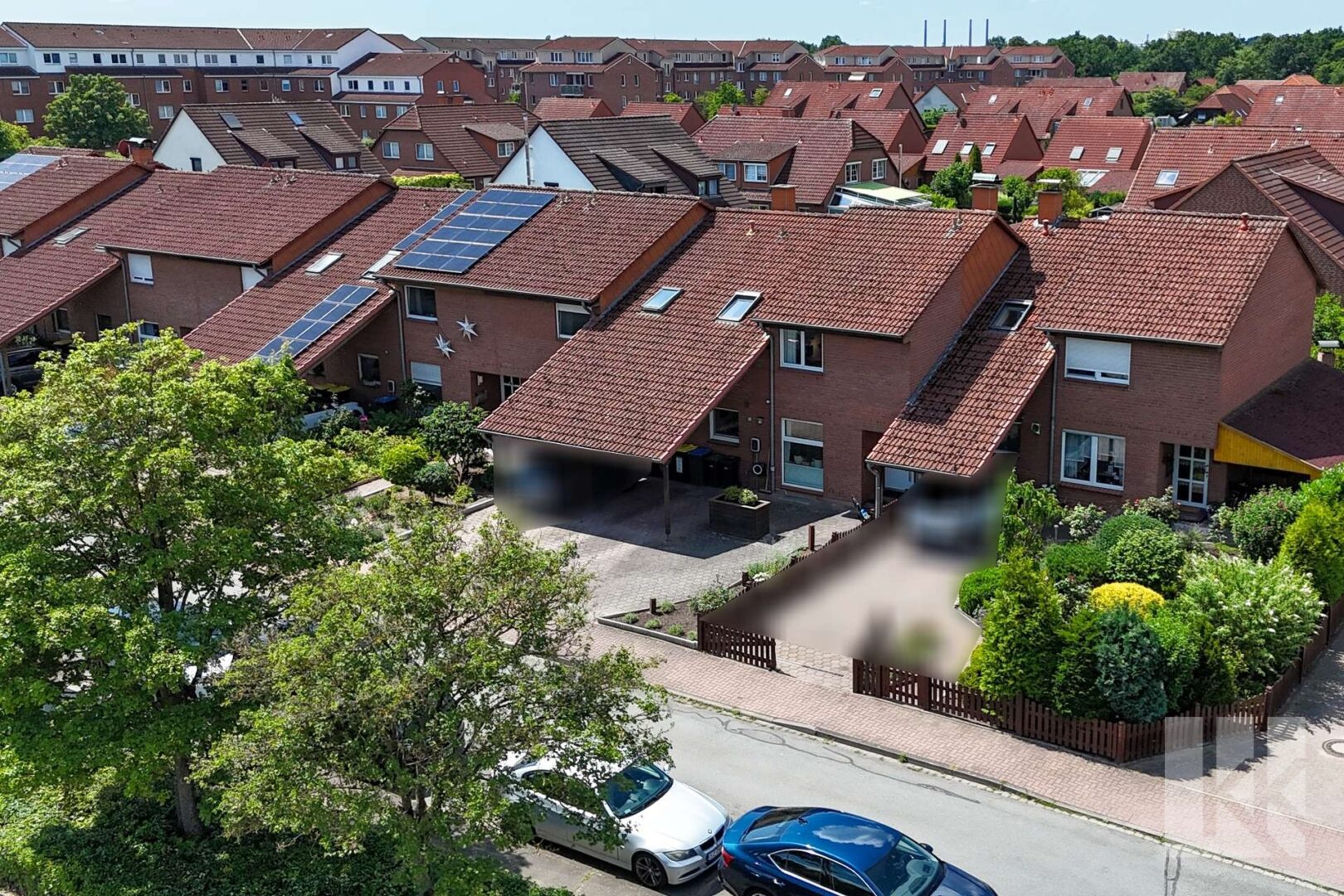 Hausansicht von der Vorderseite und...