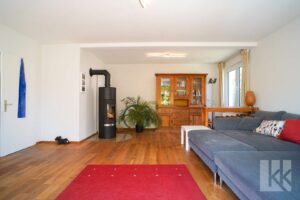 Das gemütliche Wohnzimmer mit Kamin und...