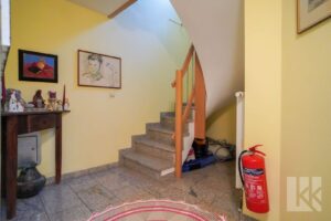 Der Vollkeller bietet viel Platz