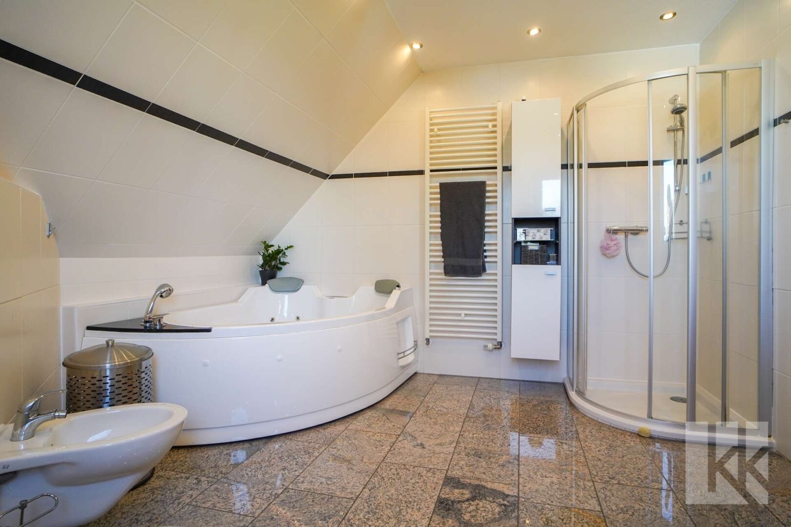 ...Badewanne und Dusche