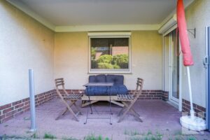 Davor: Die überdachte Terrasse