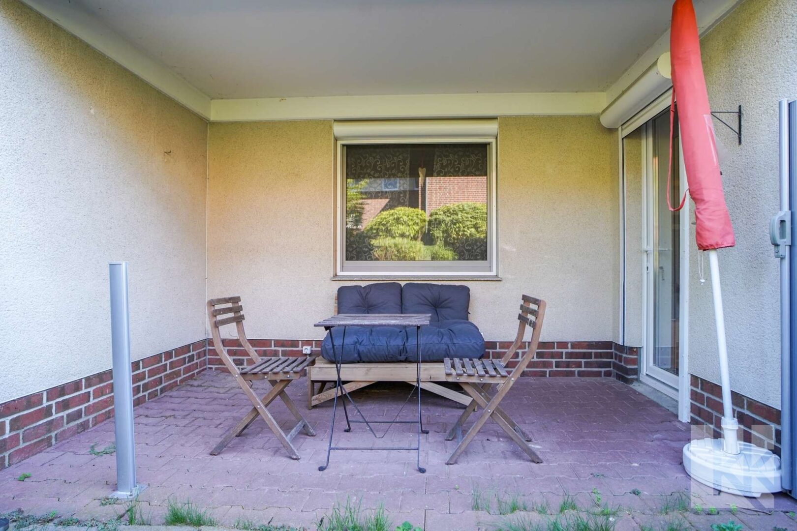 Davor: Die überdachte Terrasse