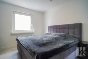 Das große Schlafzimmer mit...