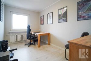 Ein weiteres Arbeits-, Schlaf- oder Kinderzimmer