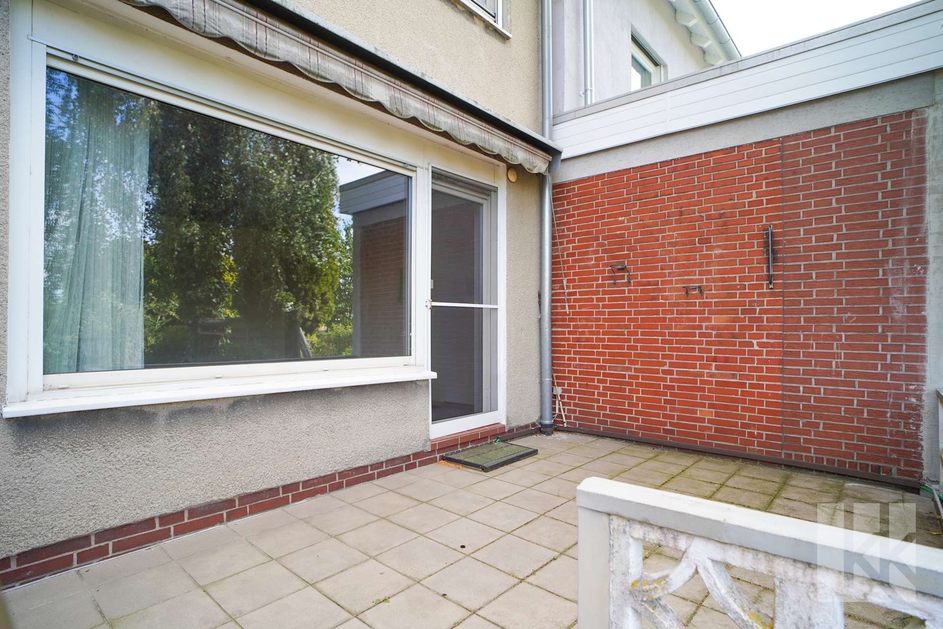 mit anliegender Terrasse